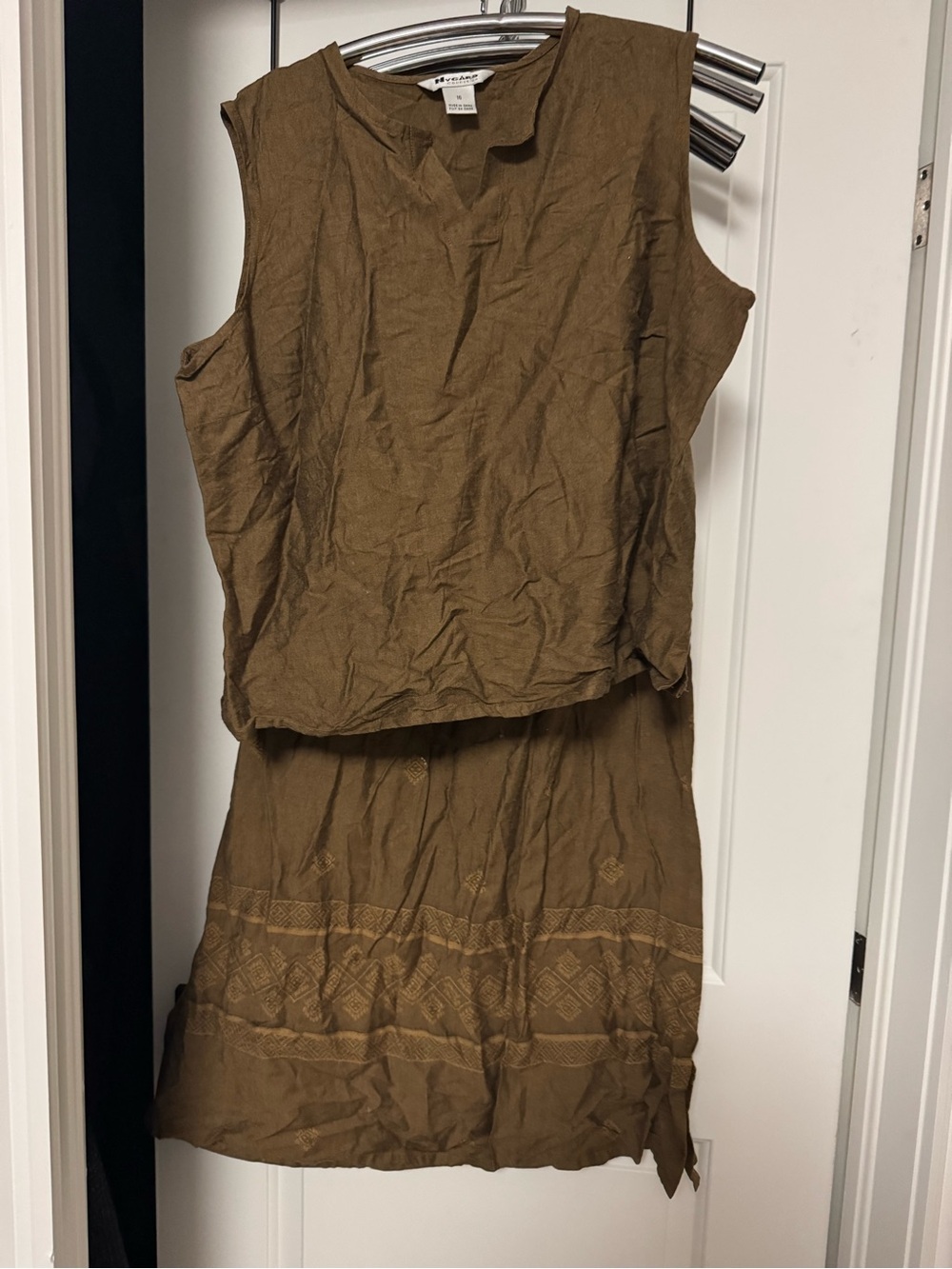 Nygard Sleeveless Embroidered Brown Two-Piece Set